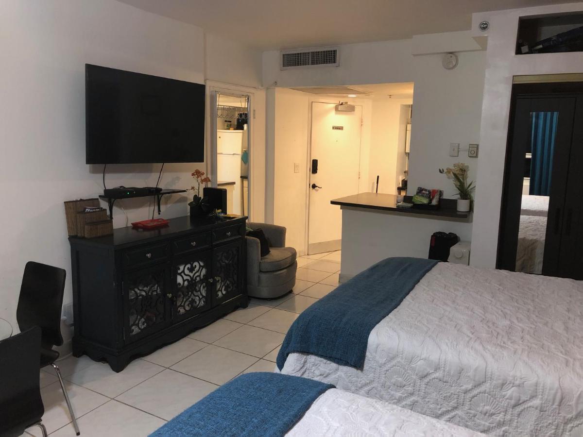 Ocean Front Studio Units ไมอามีบีช ภายนอก รูปภาพ