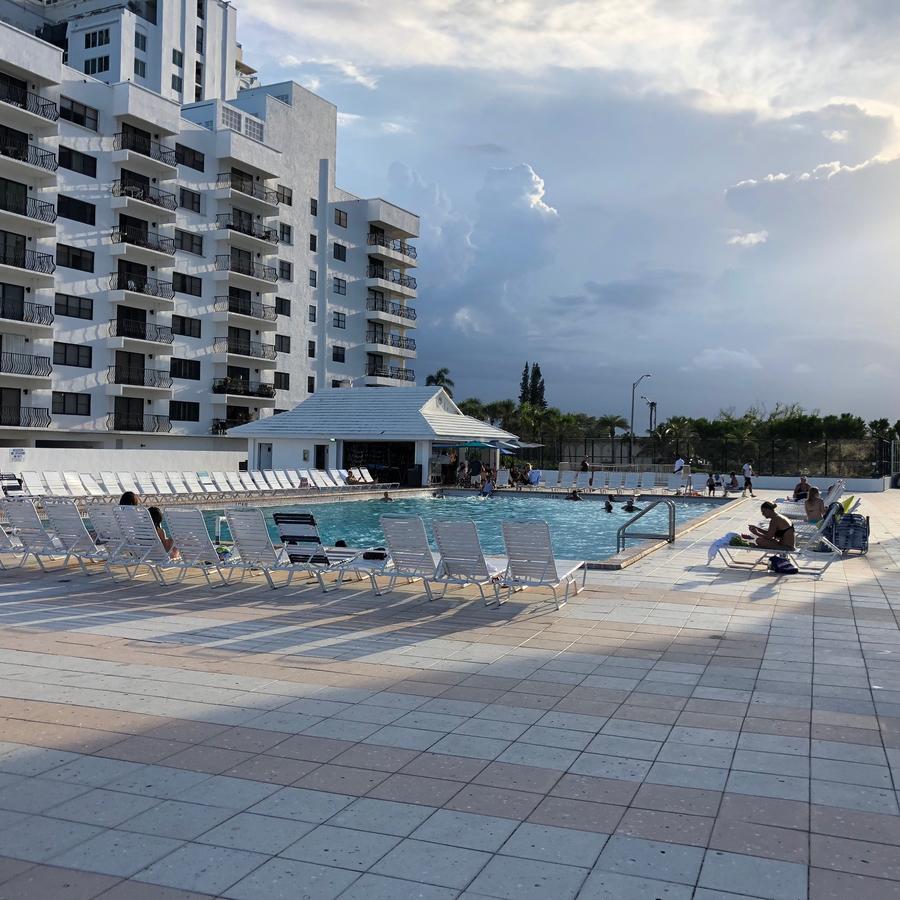 Ocean Front Studio Units ไมอามีบีช ภายนอก รูปภาพ
