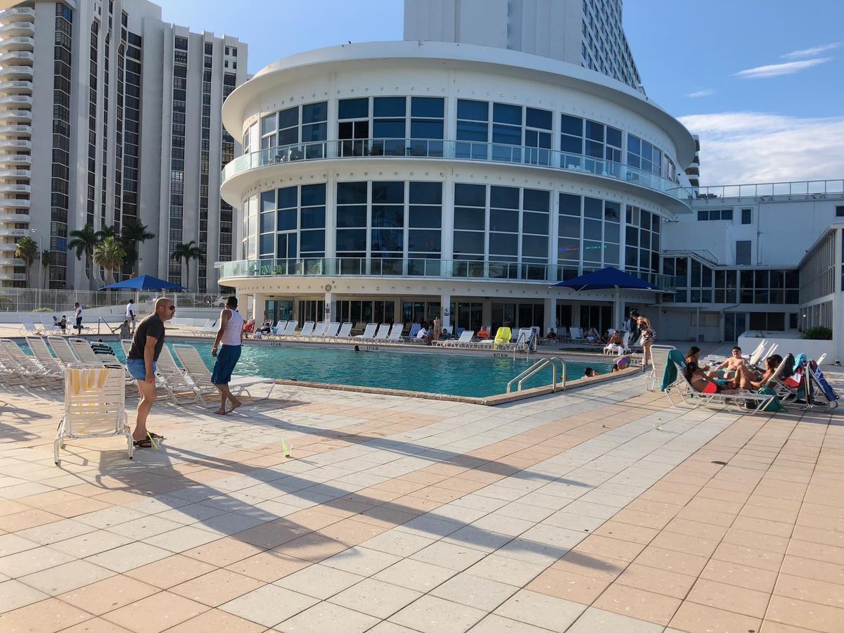 Ocean Front Studio Units ไมอามีบีช ภายนอก รูปภาพ