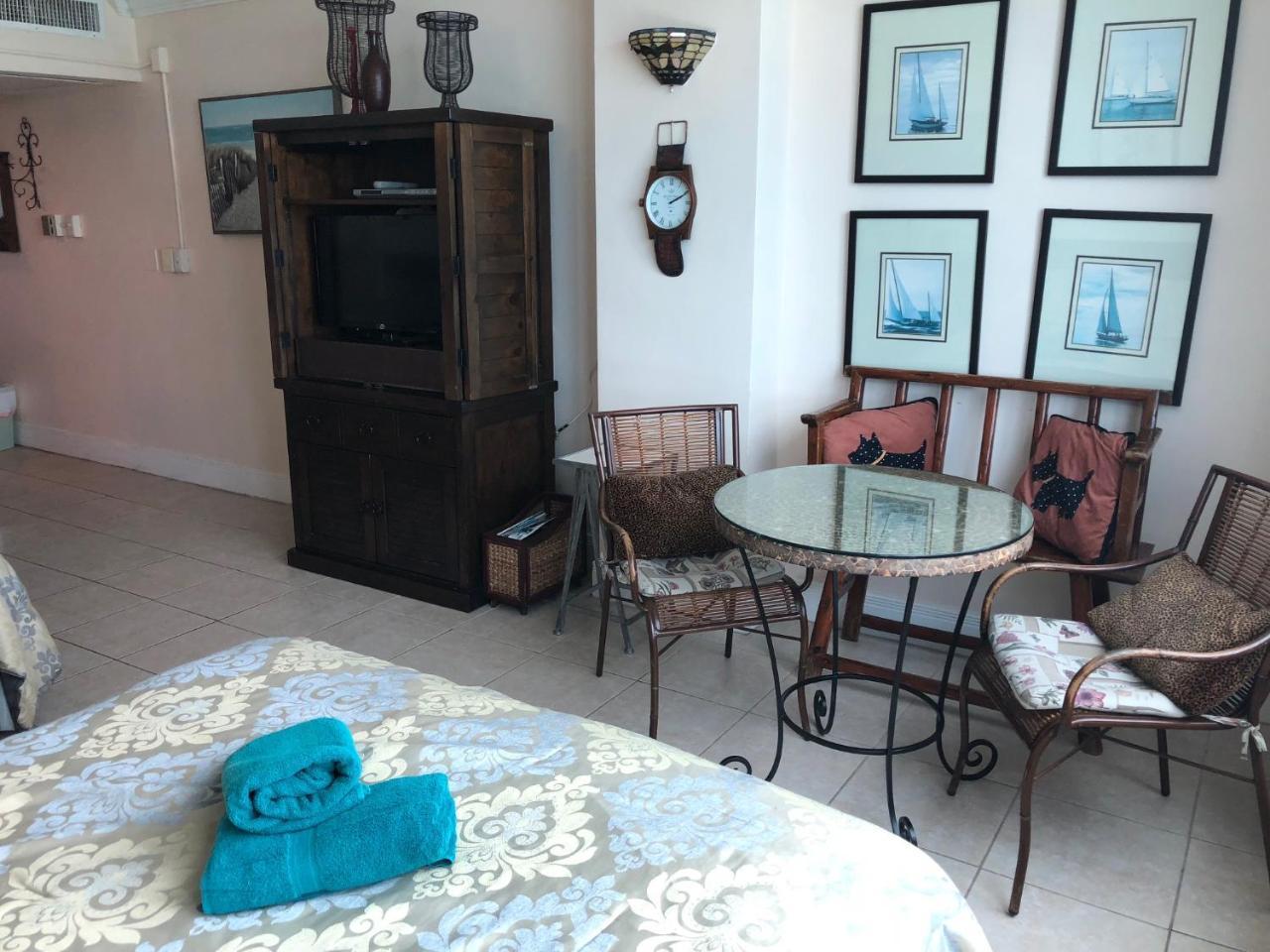 Ocean Front Studio Units ไมอามีบีช ภายนอก รูปภาพ