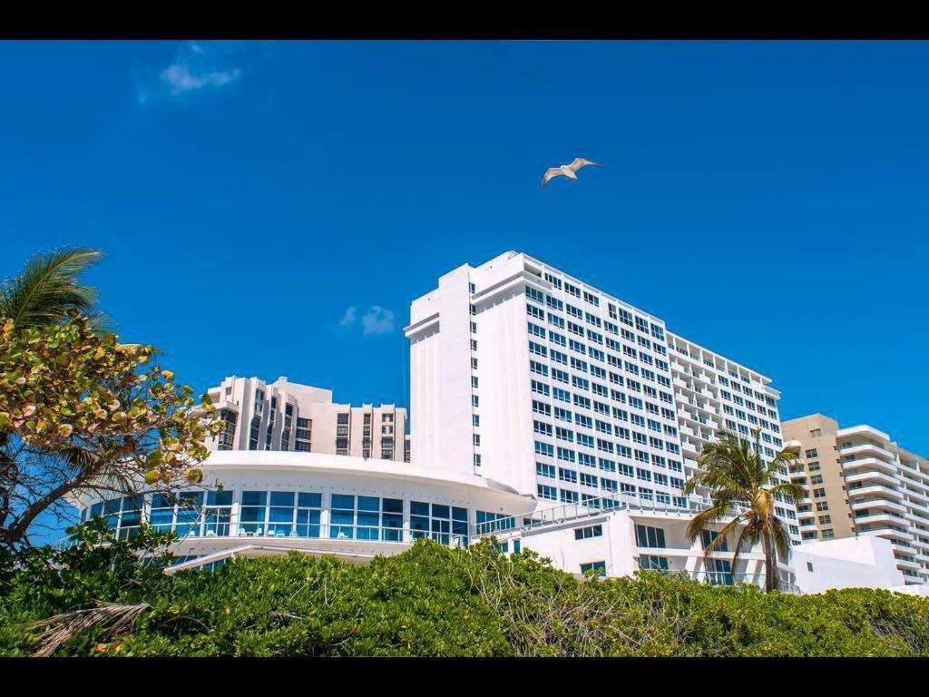 Ocean Front Studio Units ไมอามีบีช ภายนอก รูปภาพ