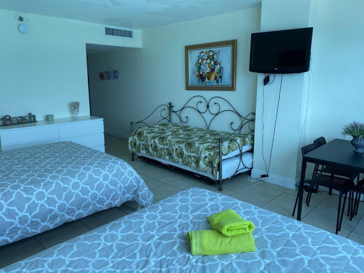 Ocean Front Studio Units ไมอามีบีช ภายนอก รูปภาพ